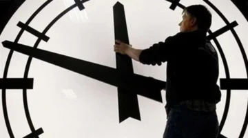 تعديل مواعيد الصلاة تزامناً مع بدء العمل بنظام التوقيت الصيفي في مصر